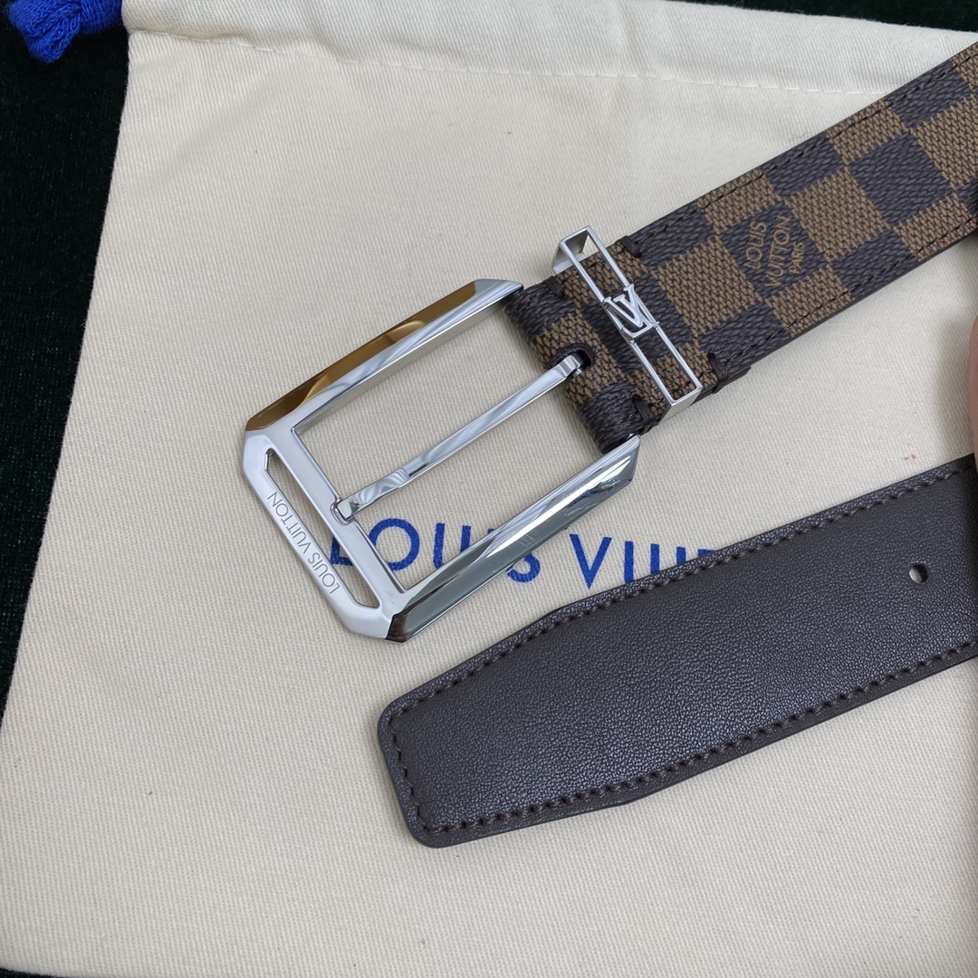 Louis Vuitton Belt in Coffee