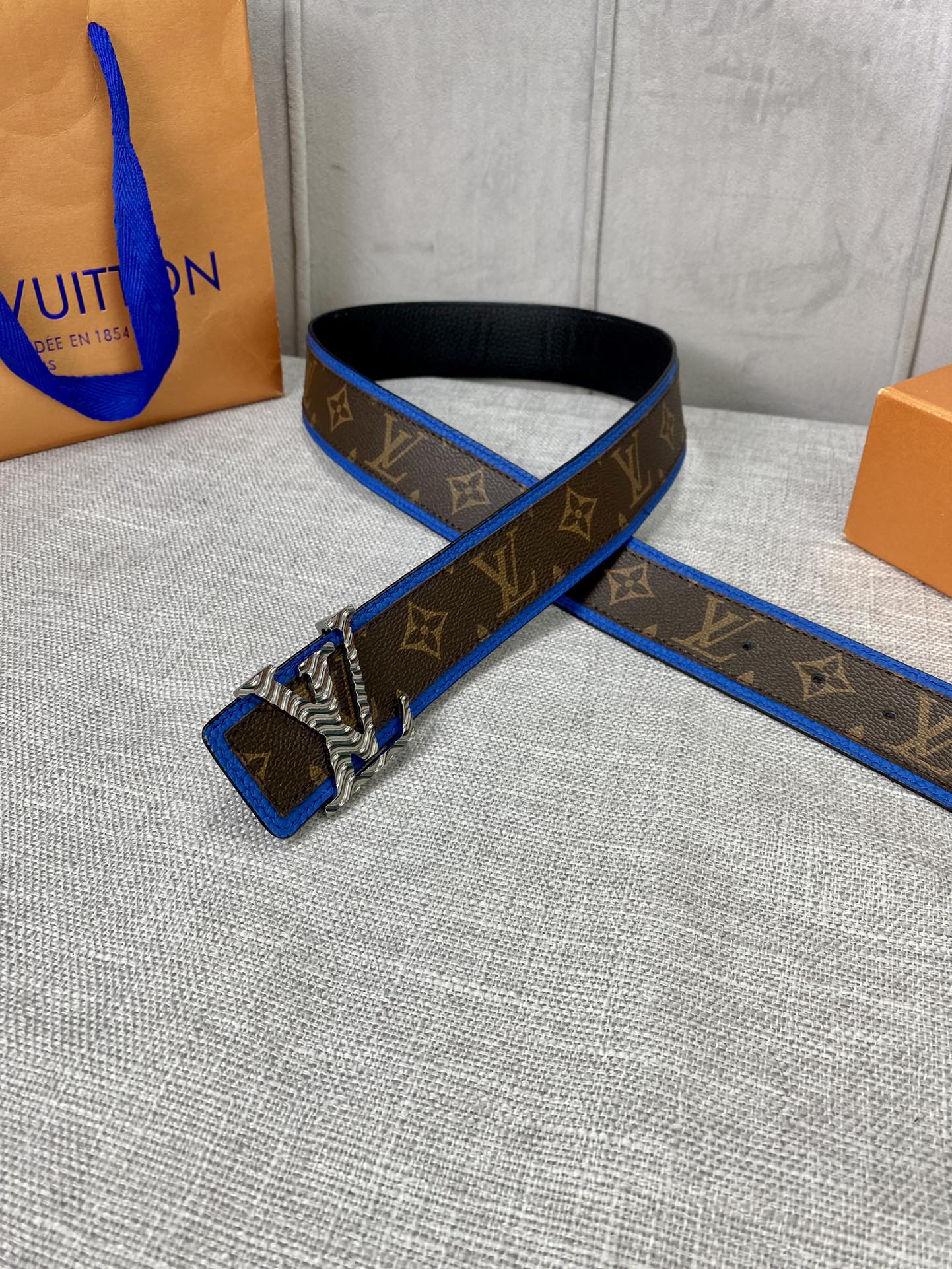 Louis Vuitton Belt in Brown