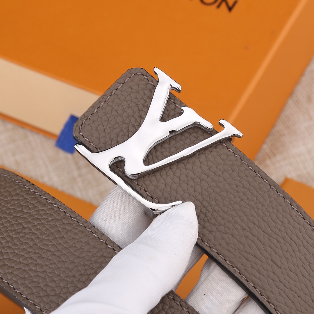 Louis Vuitton Belt in Brown