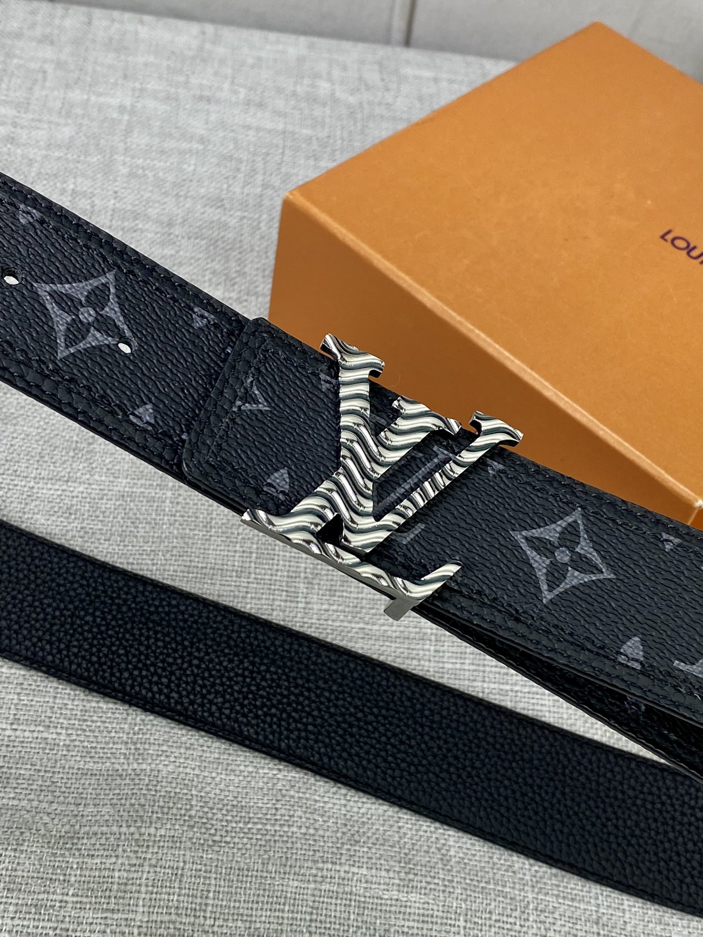 Louis Vuitton Belt in Brown