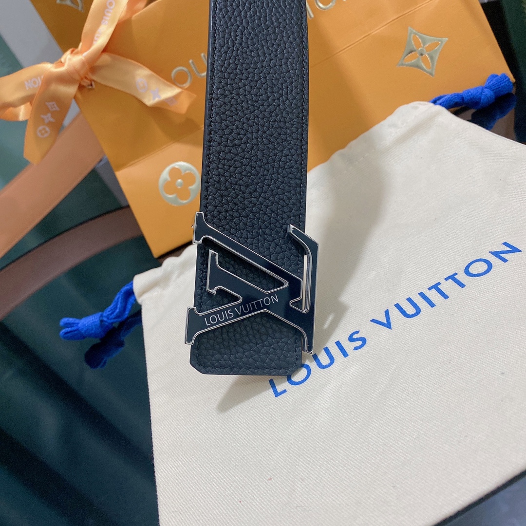 Louis Vuitton Belt in Black