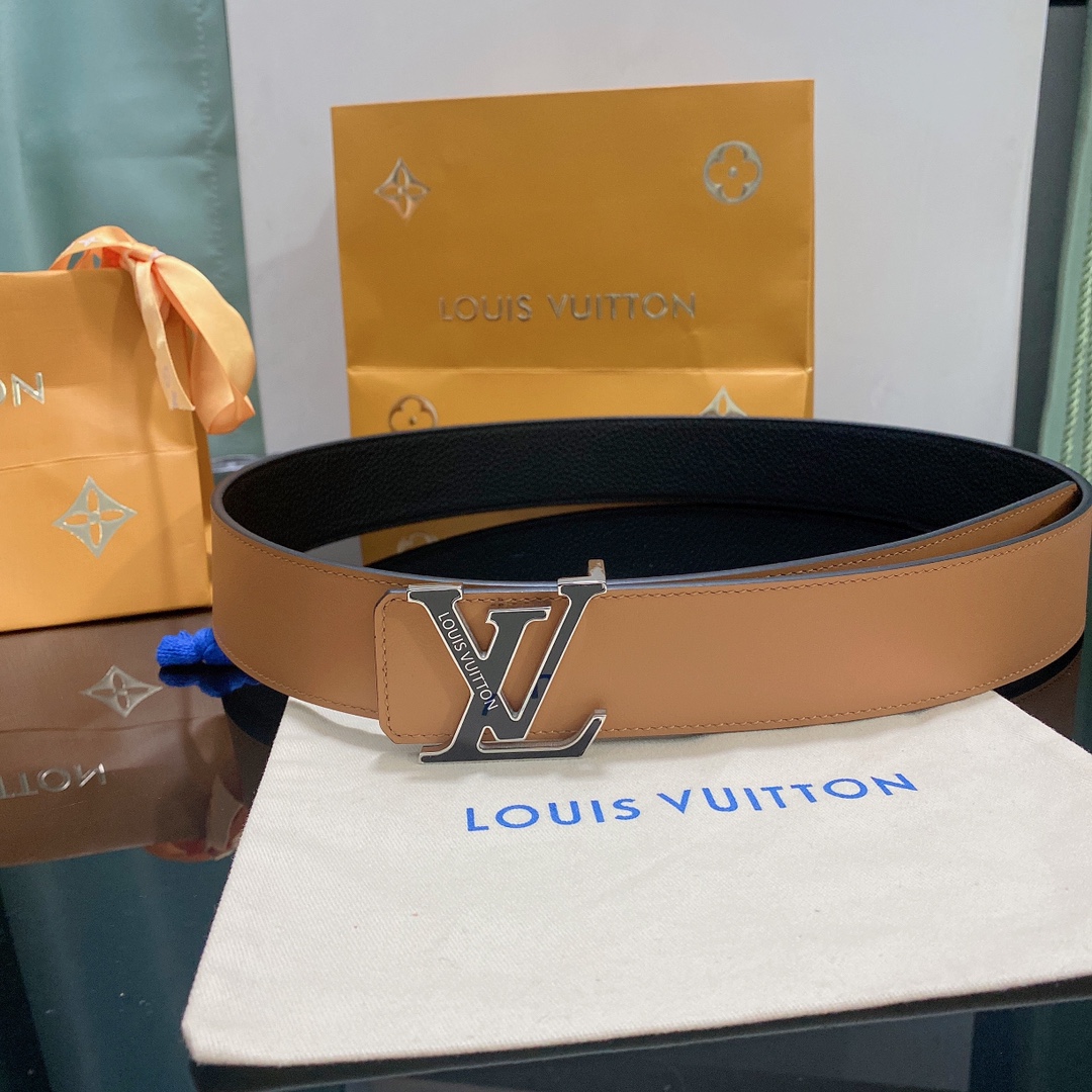 Louis Vuitton Belt in Black