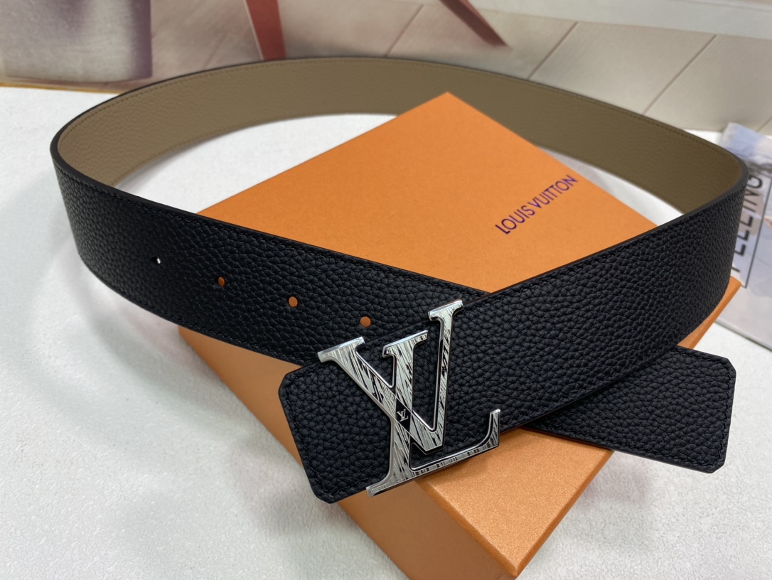 Louis Vuitton Belt in Black