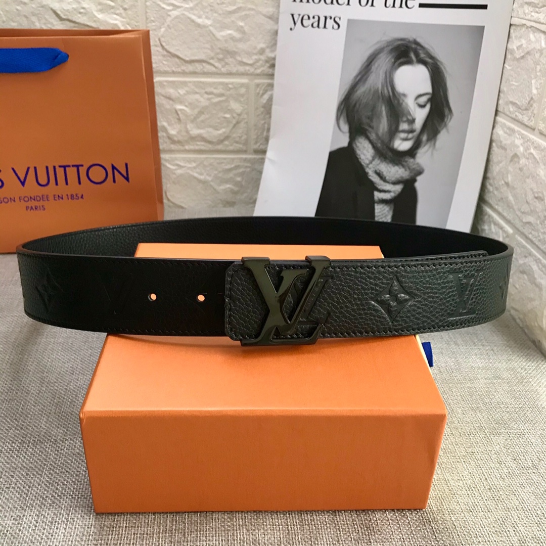 Louis Vuitton Belt in Black