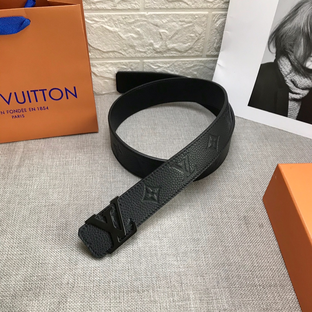 Louis Vuitton Belt in Black