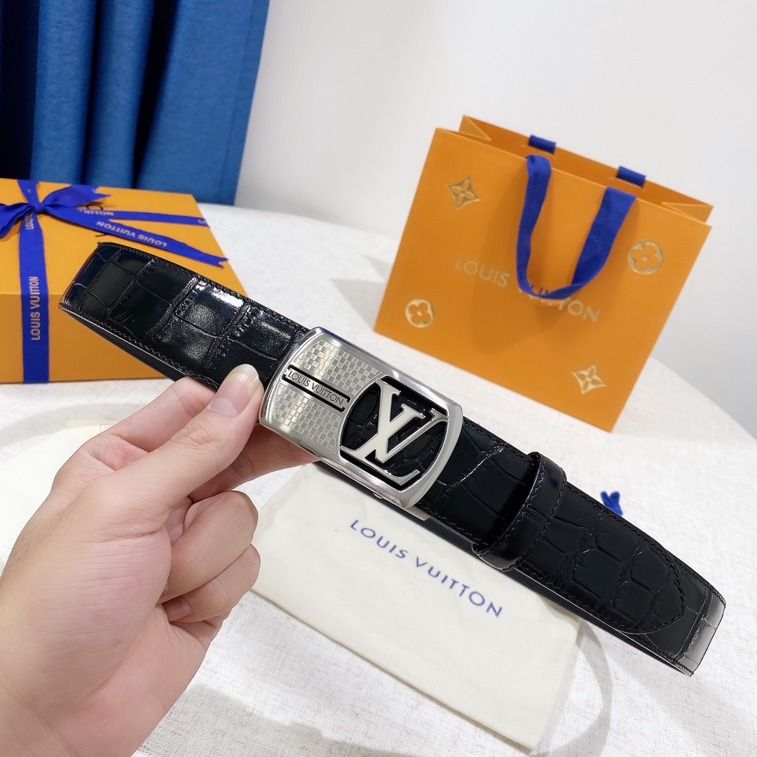 Louis Vuitton Belt in Black