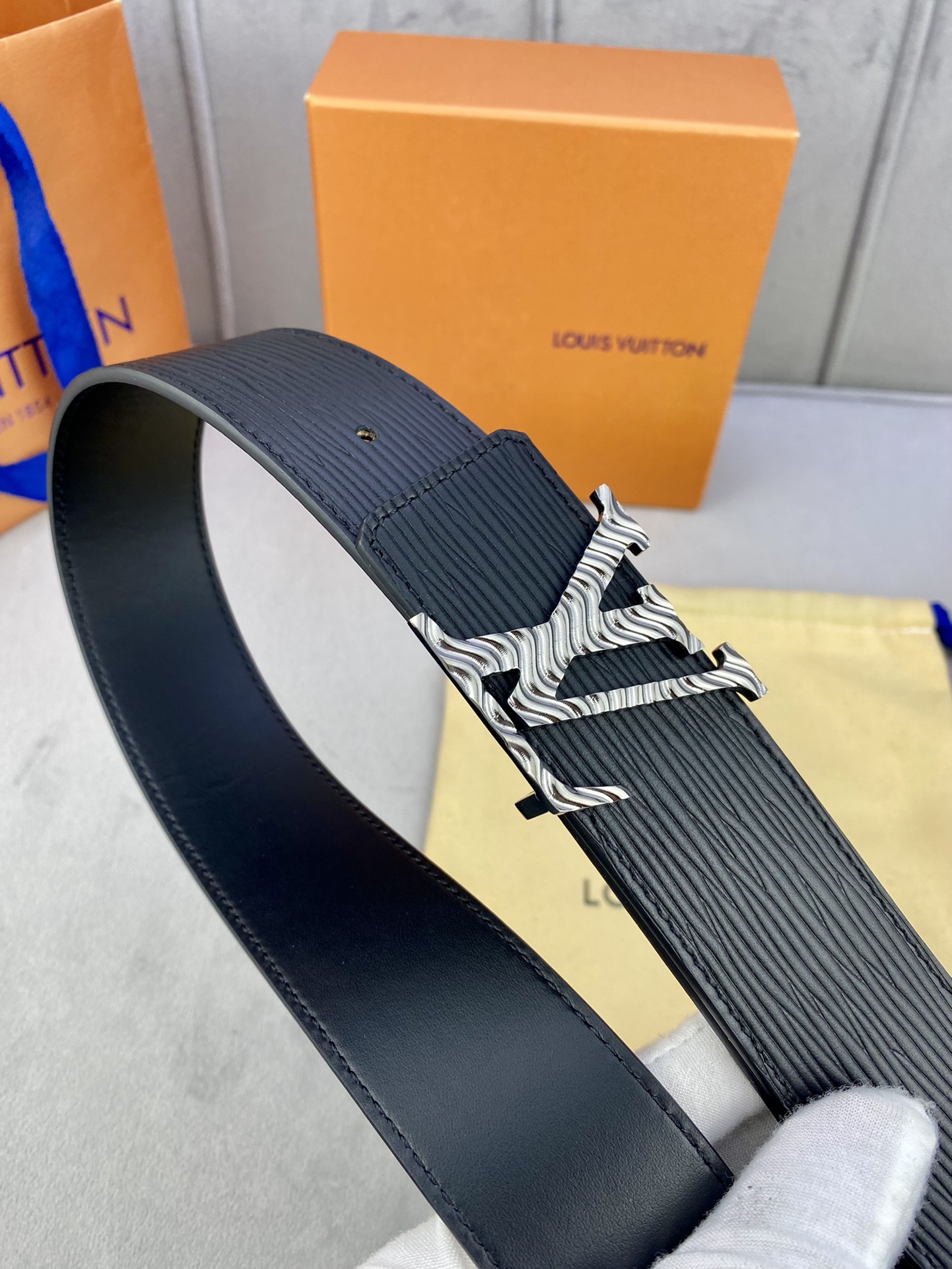 Louis Vuitton Belt in Black