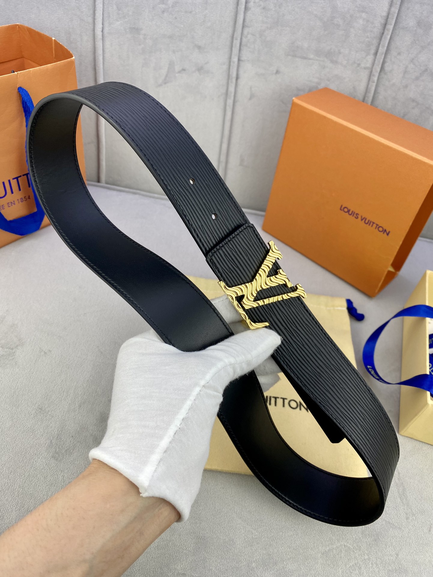 Louis Vuitton Belt in Black