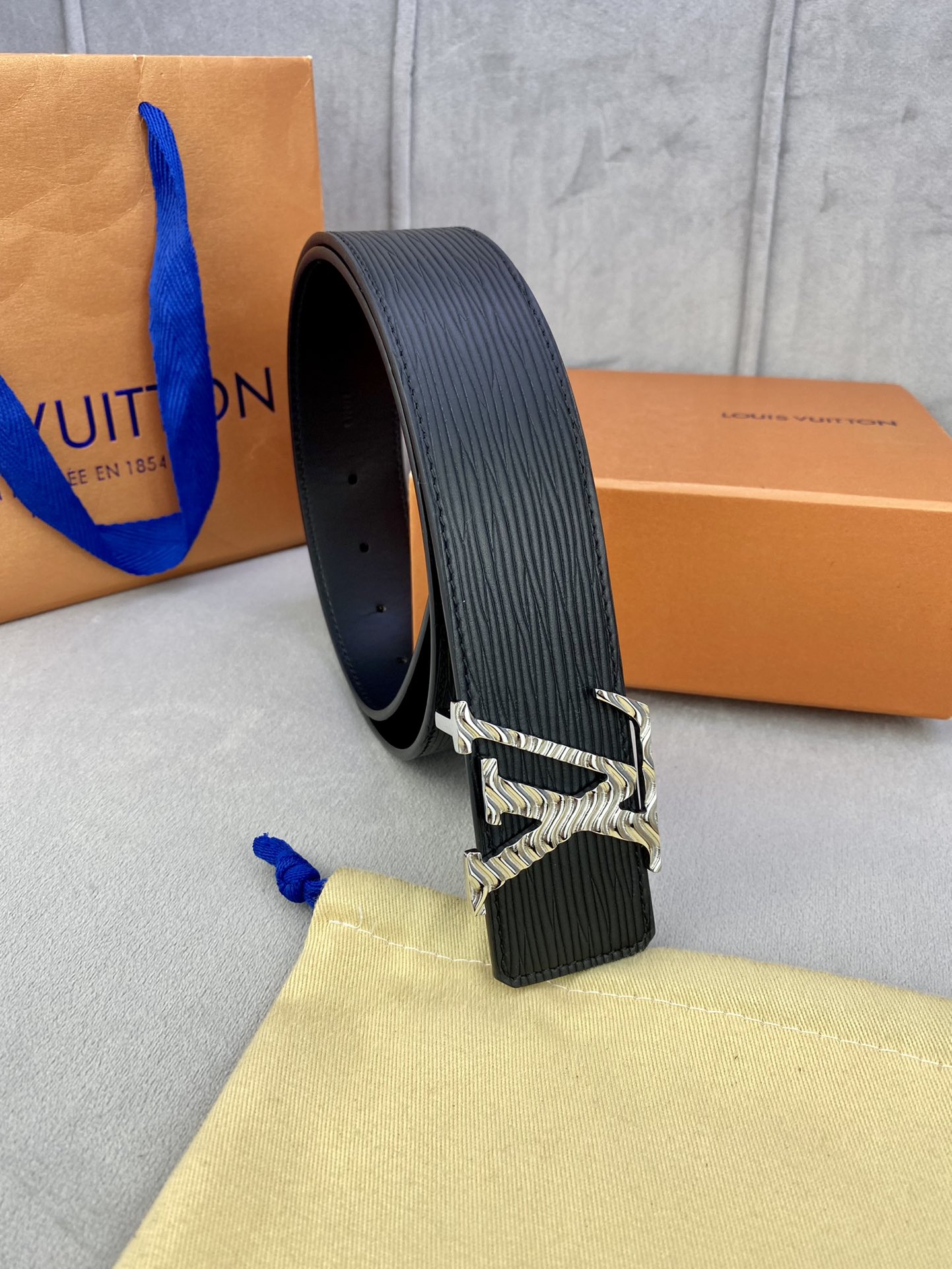 Louis Vuitton Belt in Black