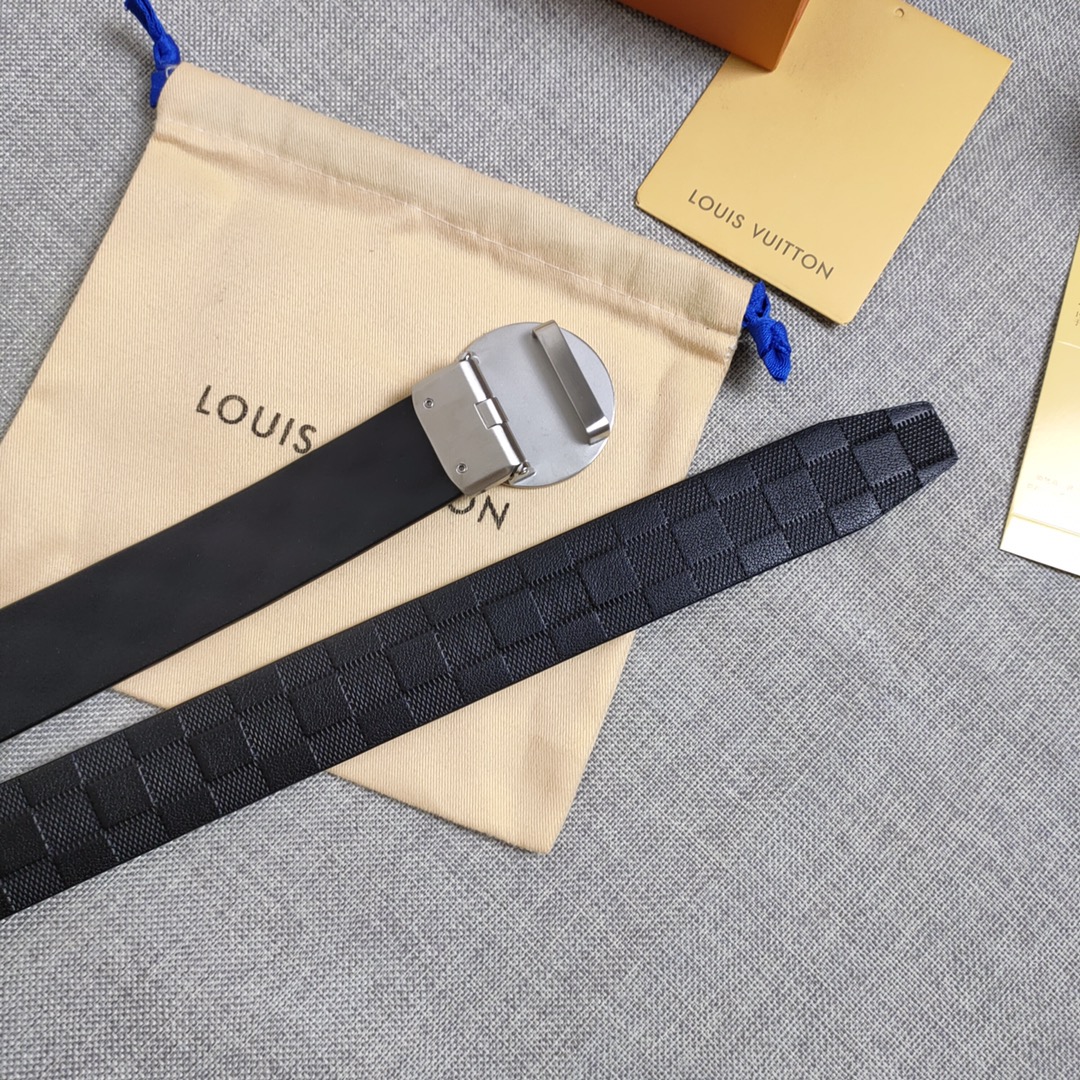 Louis Vuitton Belt in Black