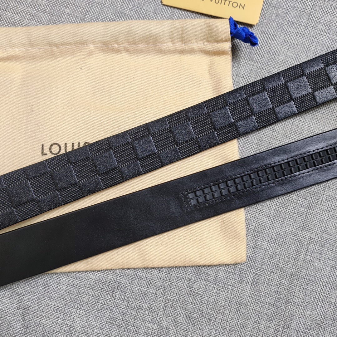 Louis Vuitton Belt in Black