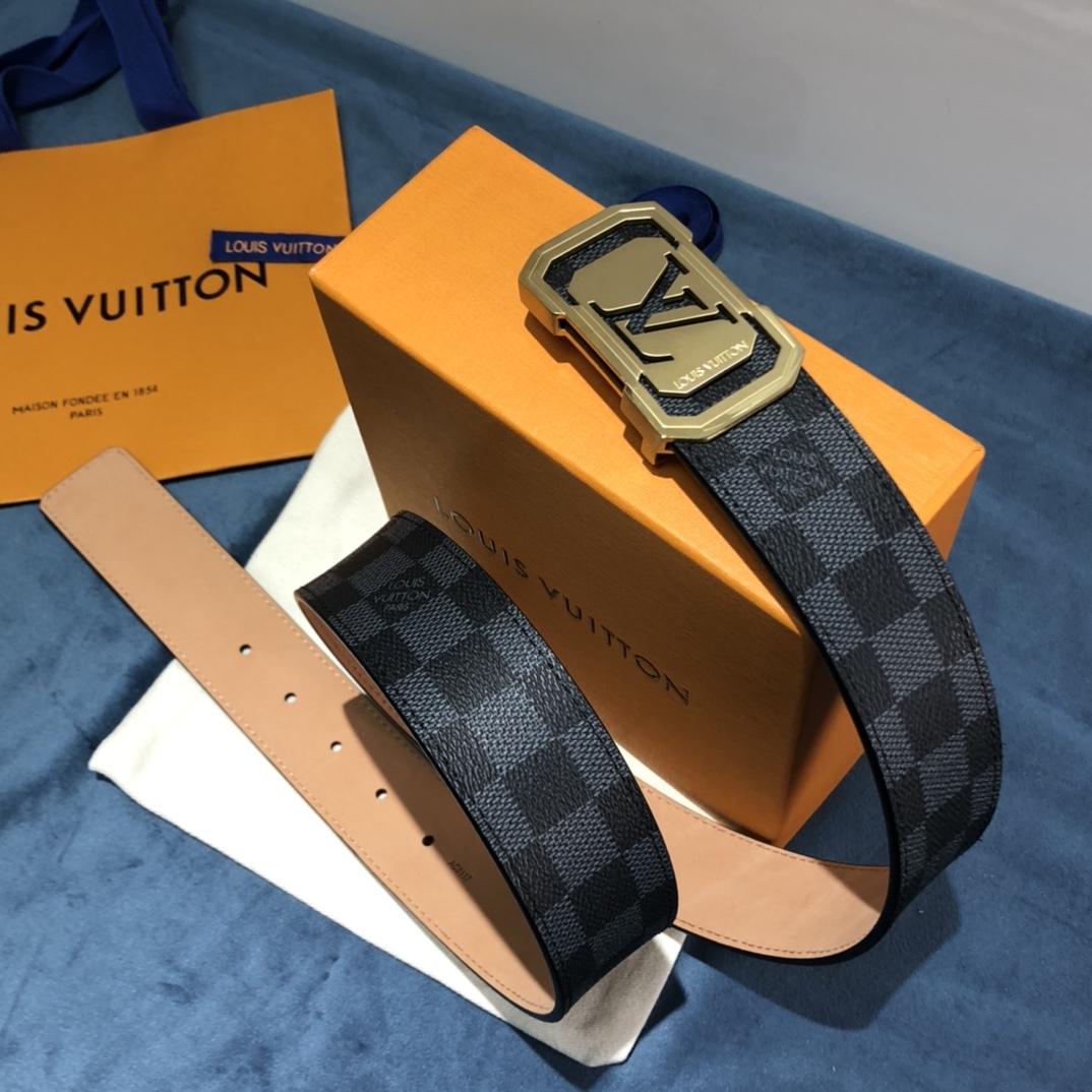 Louis Vuitton Belt in Black