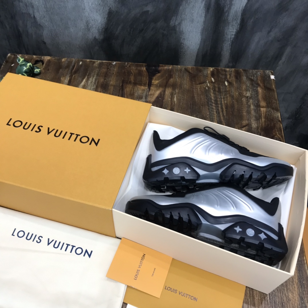 lv Sneakers Millenium  in Silver with B
