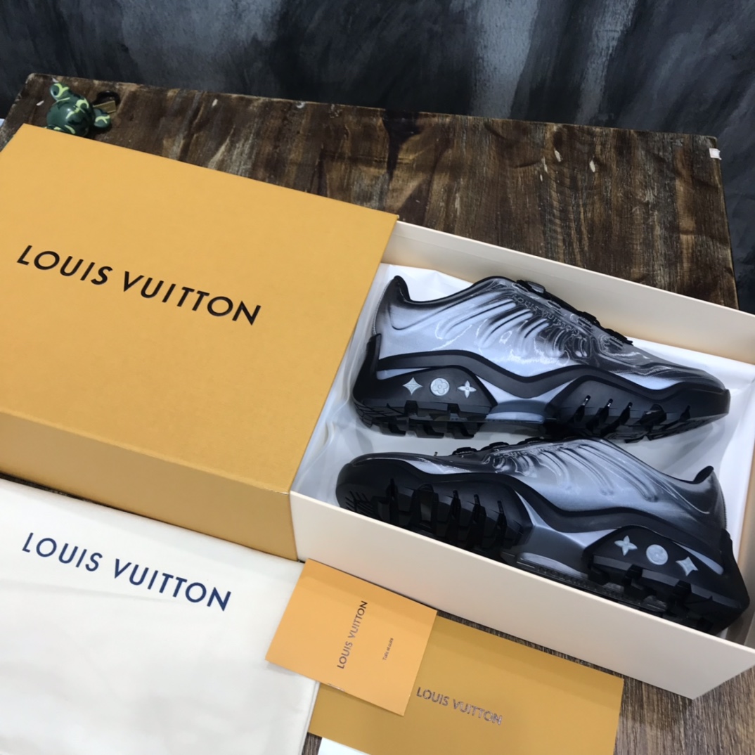 lv Sneakers Millenium  in Grey