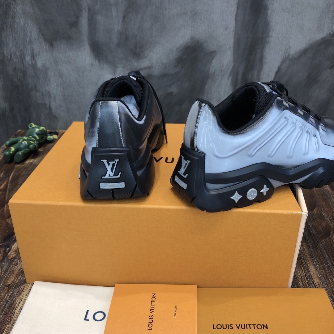 lv Sneakers Millenium  in Grey