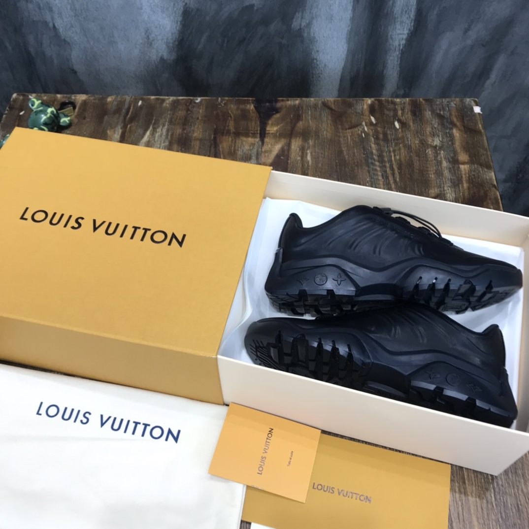 lv Sneakers Millenium  in Black