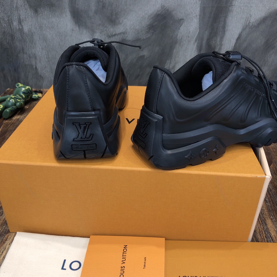 lv Sneakers Millenium  in Black