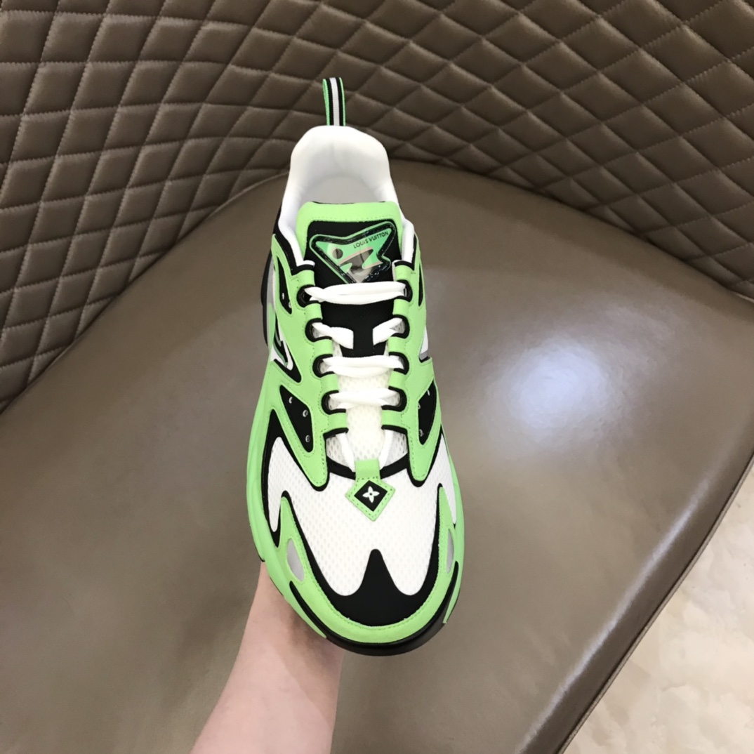 lv Sneaker Runner Tatic in Green