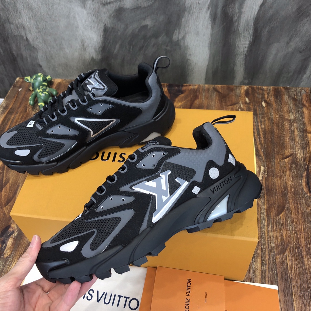 lv Sneaker Runner Tatic in Black