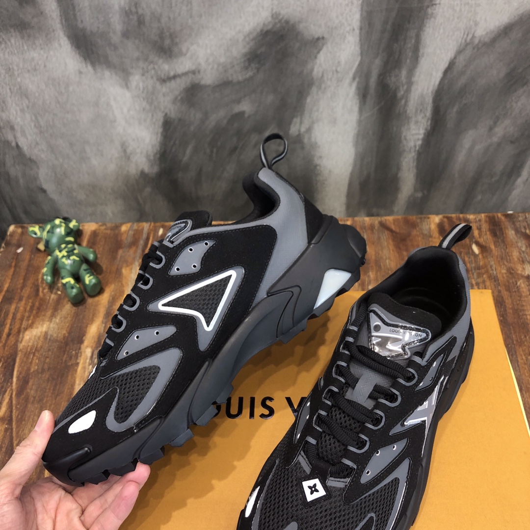 lv Sneaker Runner Tatic in Black