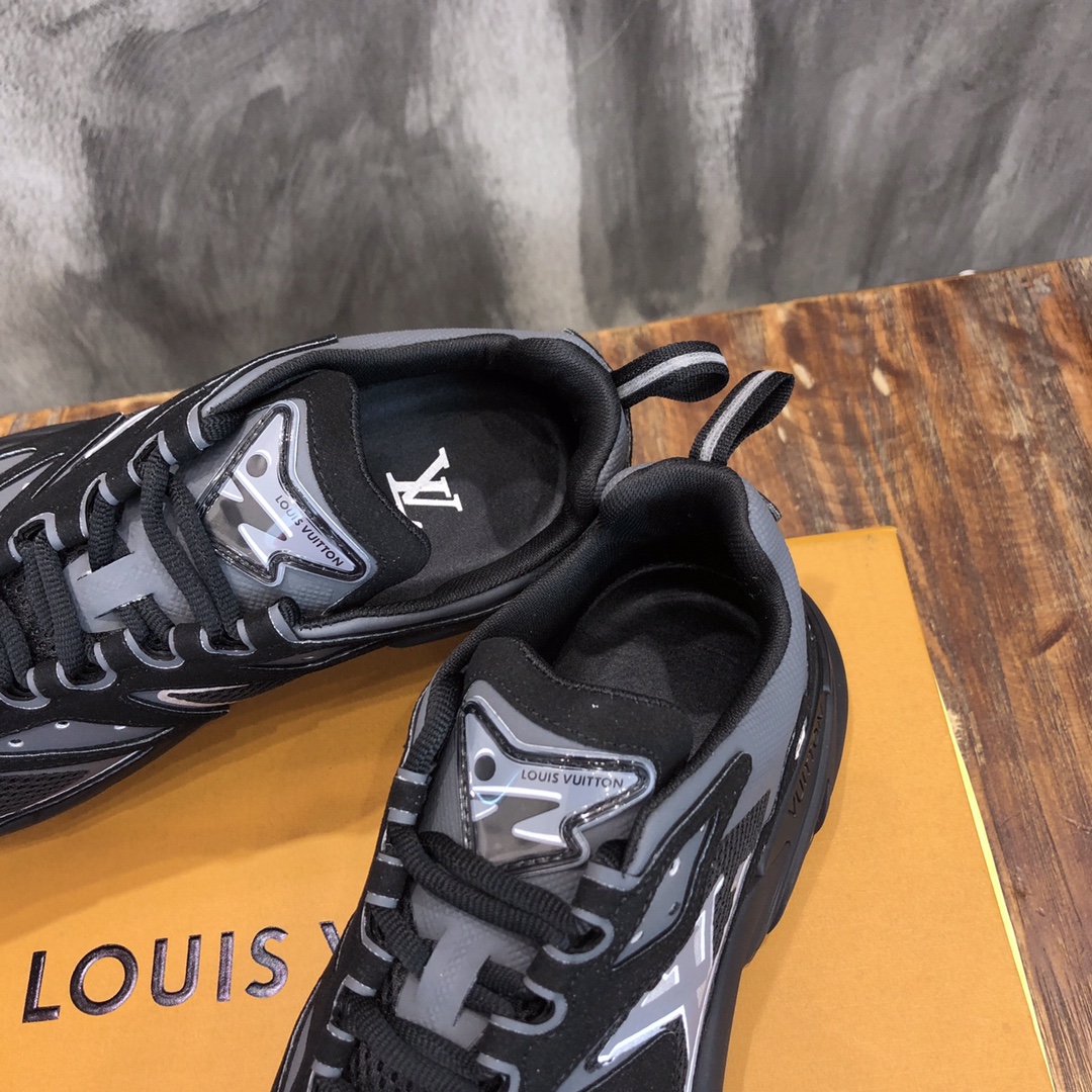 lv Sneaker Runner Tatic in Black