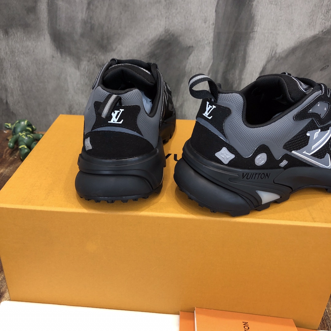 lv Sneaker Runner Tatic in Black