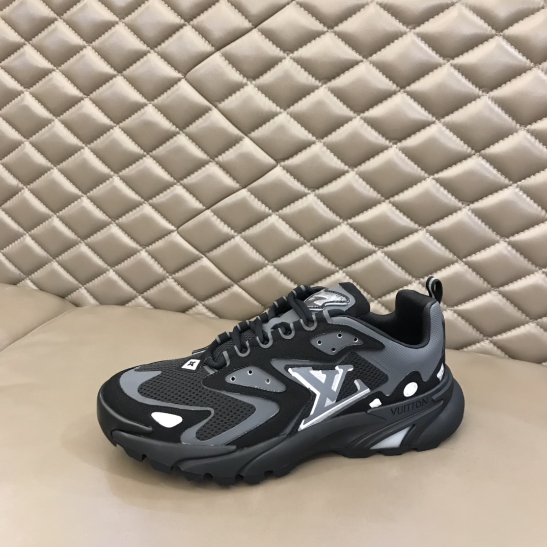 lv Sneaker Runner Tatic in Black