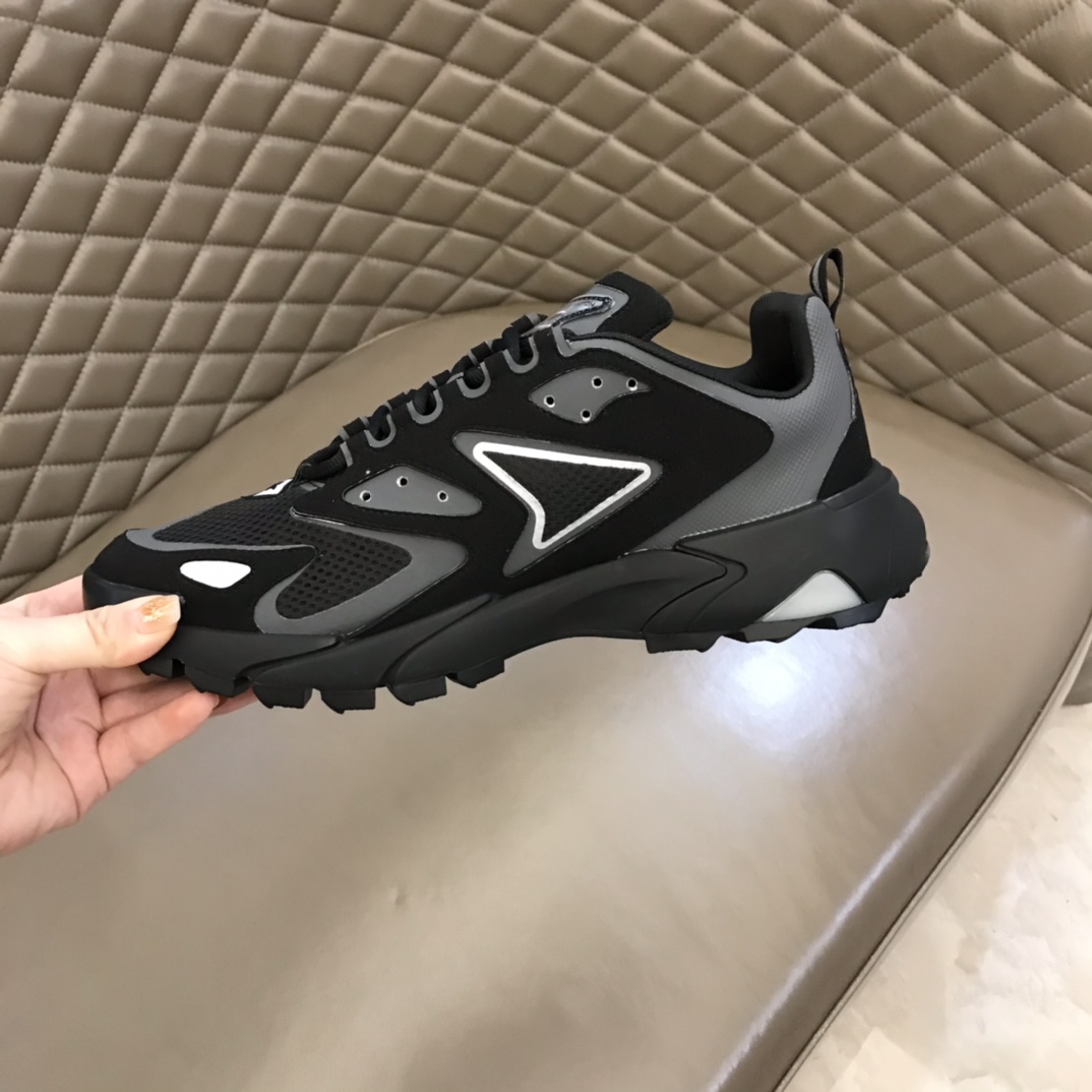 lv Sneaker Runner Tatic in Black