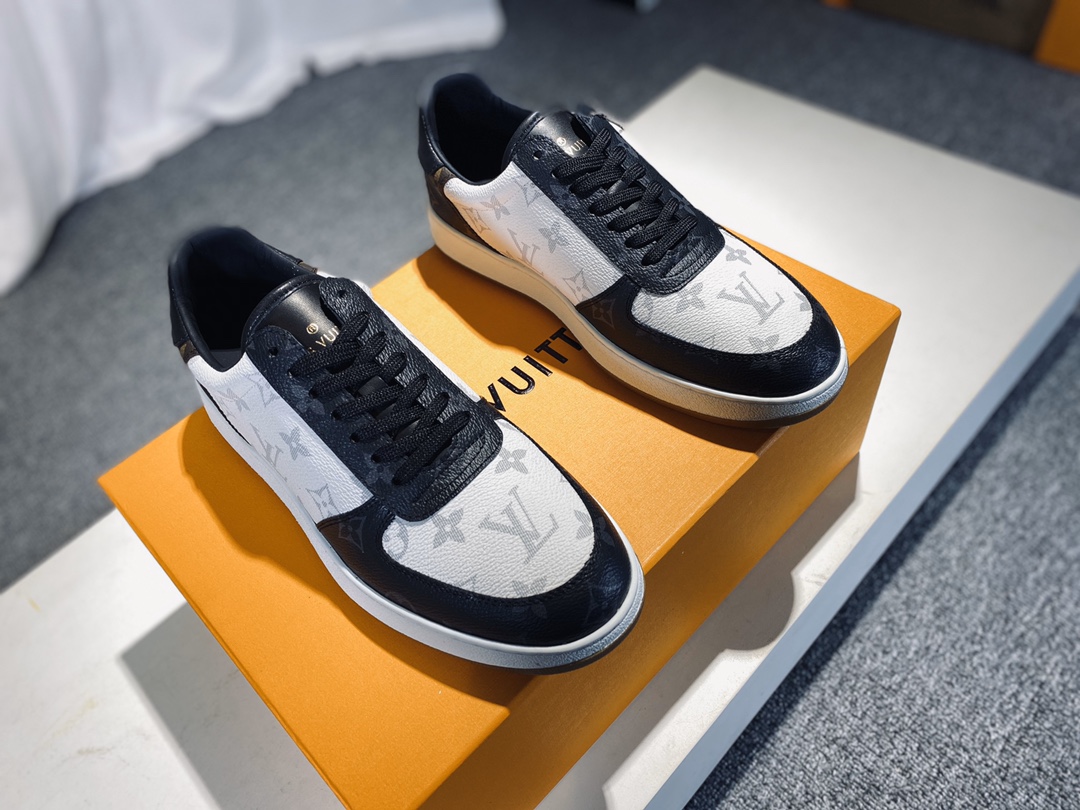 lv Sneaker Rivoli in White with Black