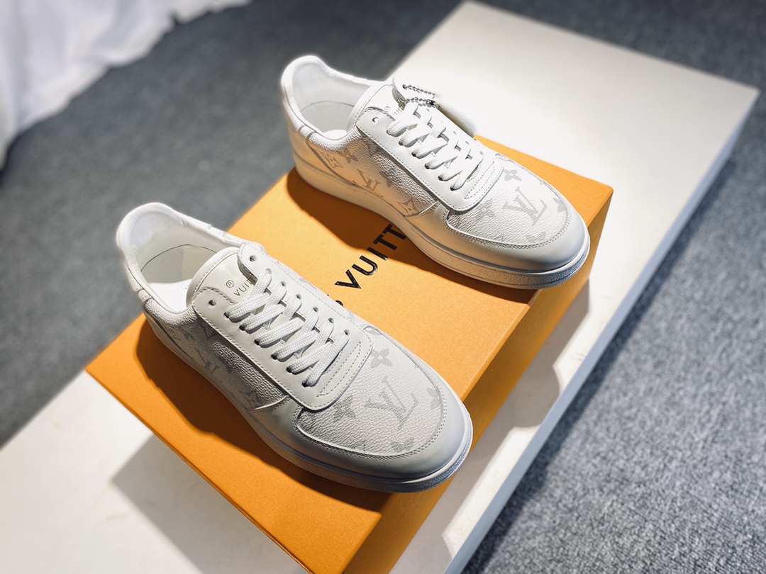 lv Sneaker Rivoli in White