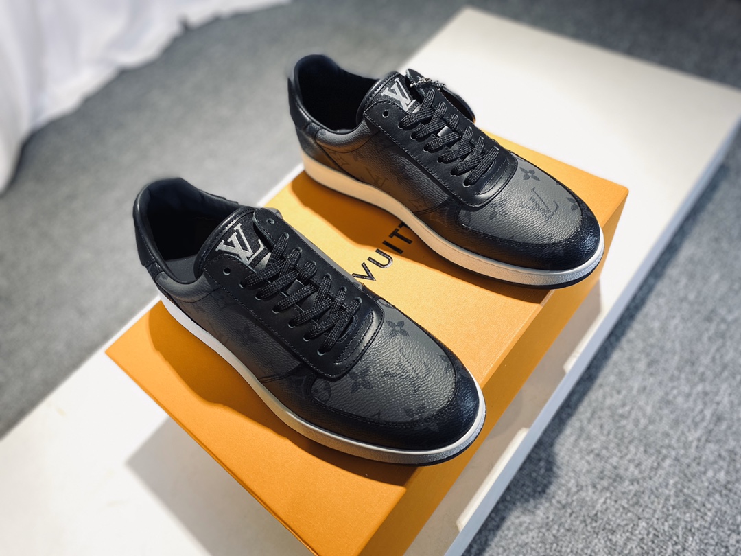 lv Sneaker Rivoli in Black