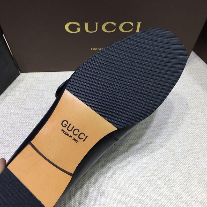 Gucci Black Leather loafer With Golden GG Buckle MS07612