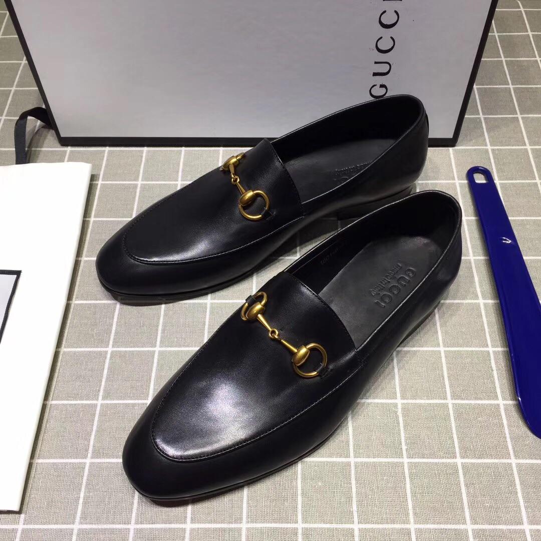 Gucci Black Leather loafer With Golden Buckle MS07581