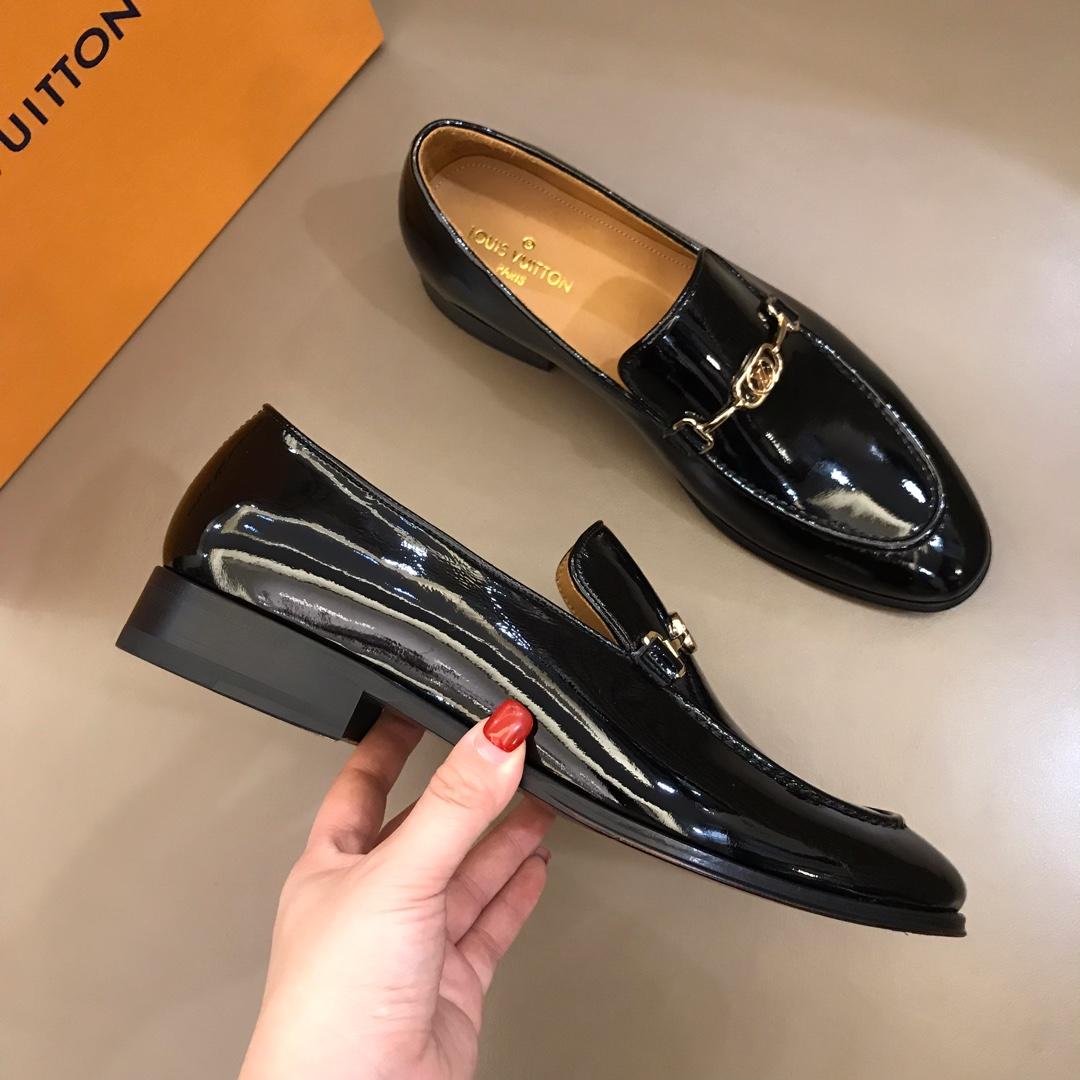 lv Black Bright leather Loafers With Golden Buckle MS02803