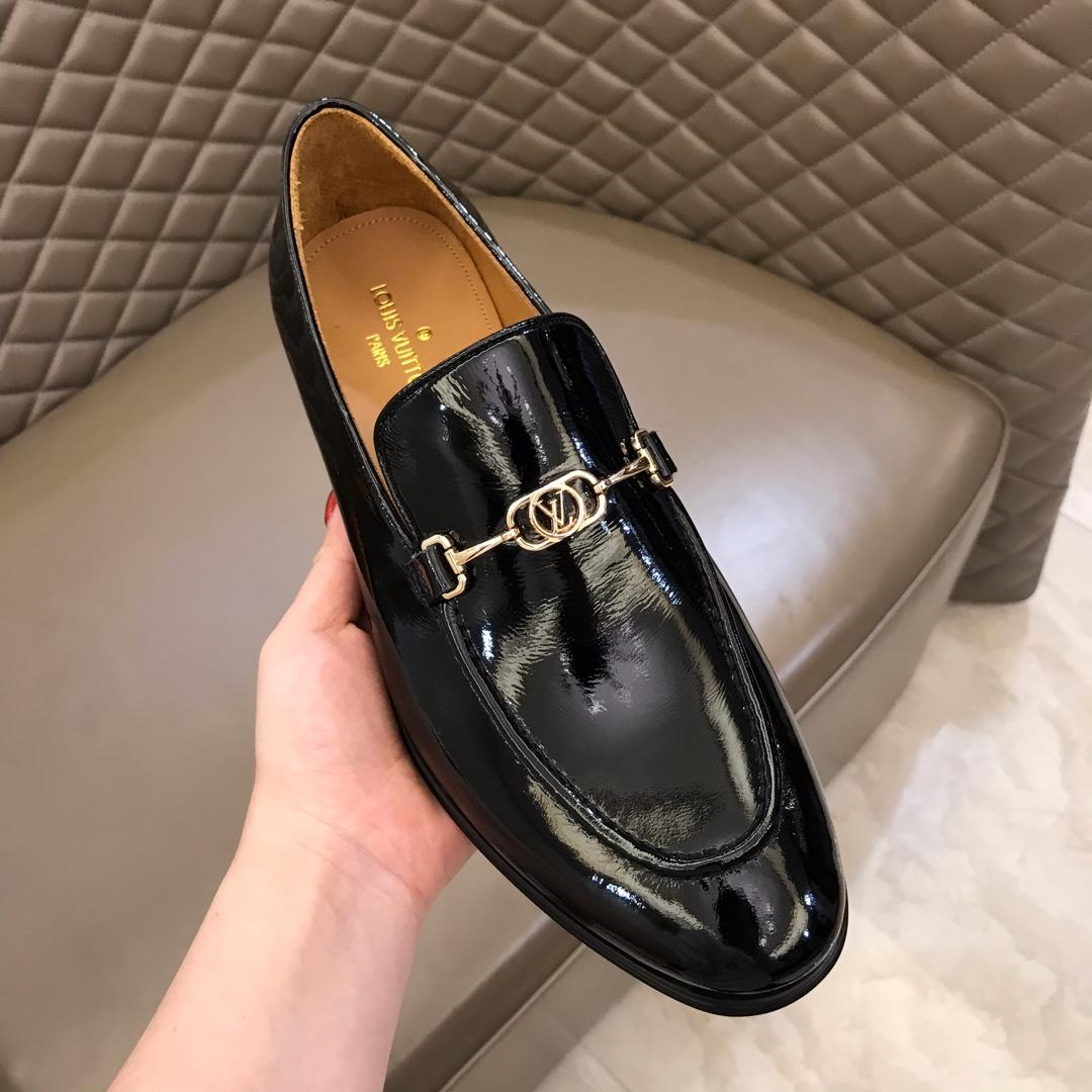 lv Black Bright leather Loafers With Golden Buckle MS02803