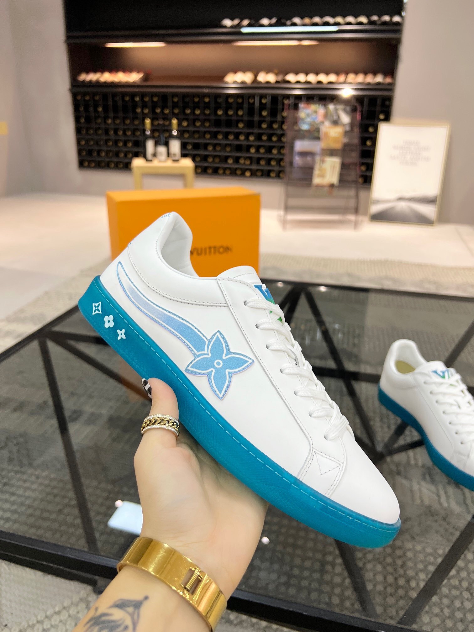 lv Casual shoes in White with Blue