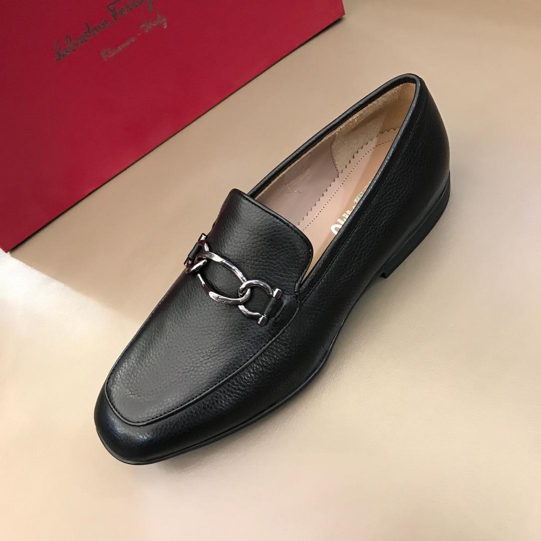 Salvatore Ferragamo Black leather Fashion Perfect Quality Loafers With Sliver Buckle MS02981