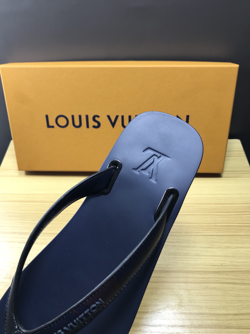 High Quality lv molitor rubber thong slide sandal GO_LV001