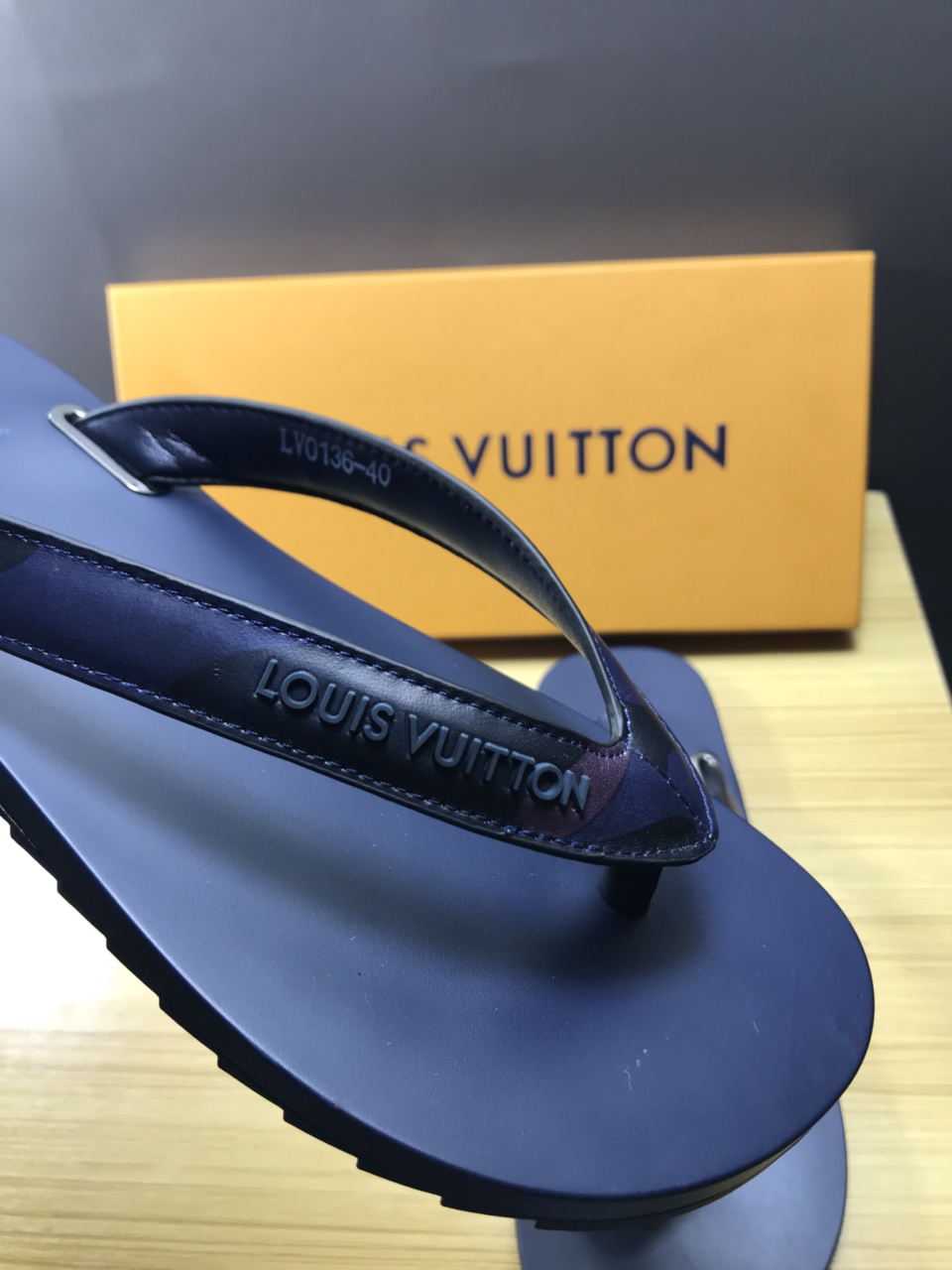 High Quality lv molitor rubber thong slide sandal GO_LV001