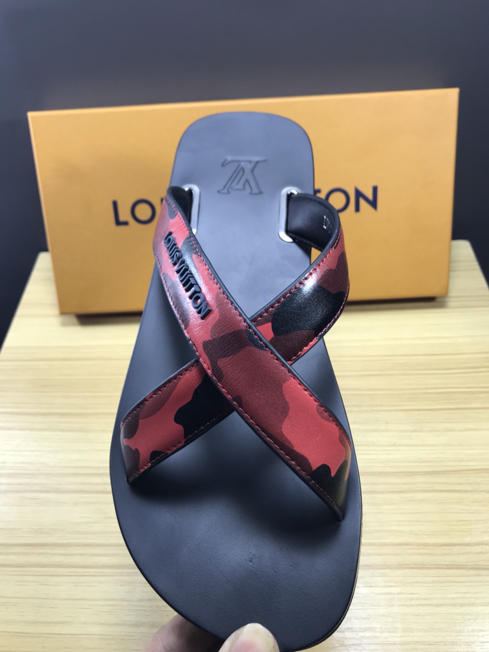 High Quality lv molitor red rubber thong slide sandal GO_LV005