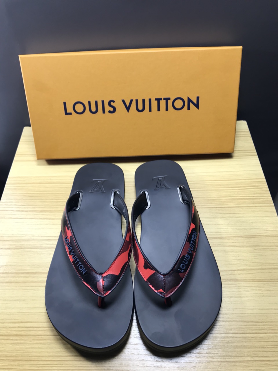 High Quality lv molitor red rubber thong slide sandal GO_LV002