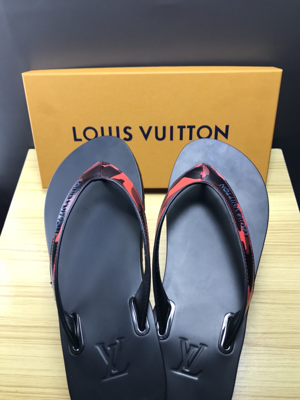 High Quality lv molitor red rubber thong slide sandal GO_LV002