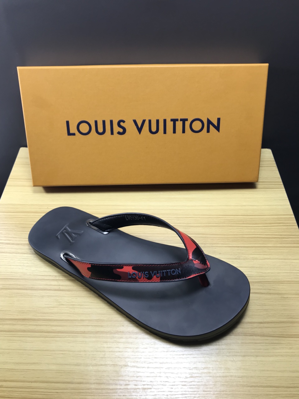 High Quality lv molitor red rubber thong slide sandal GO_LV002