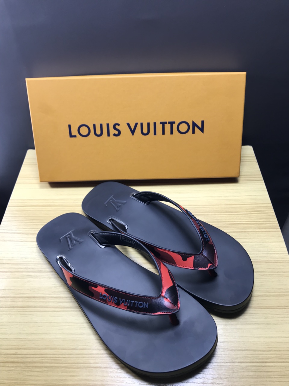 High Quality lv molitor red rubber thong slide sandal GO_LV002