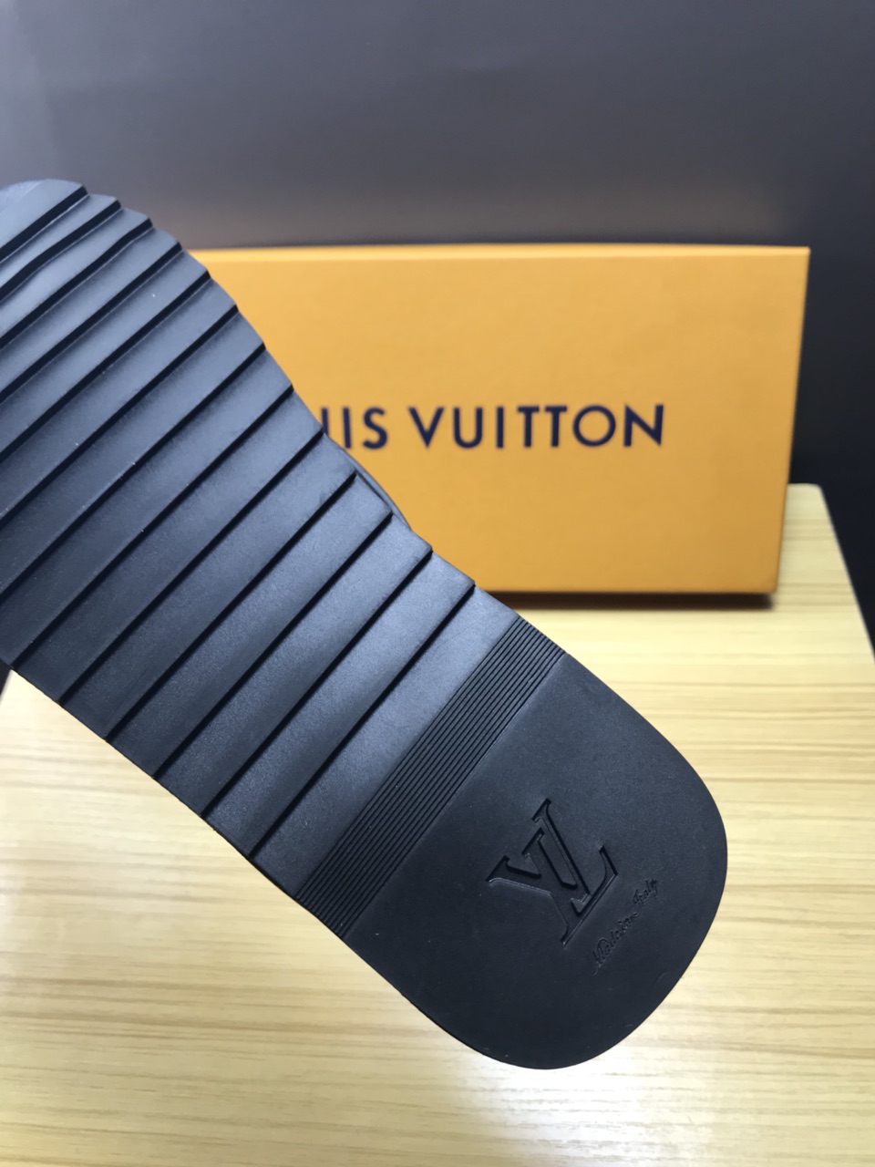 High Quality lv molitor red rubber thong slide sandal GO_LV002