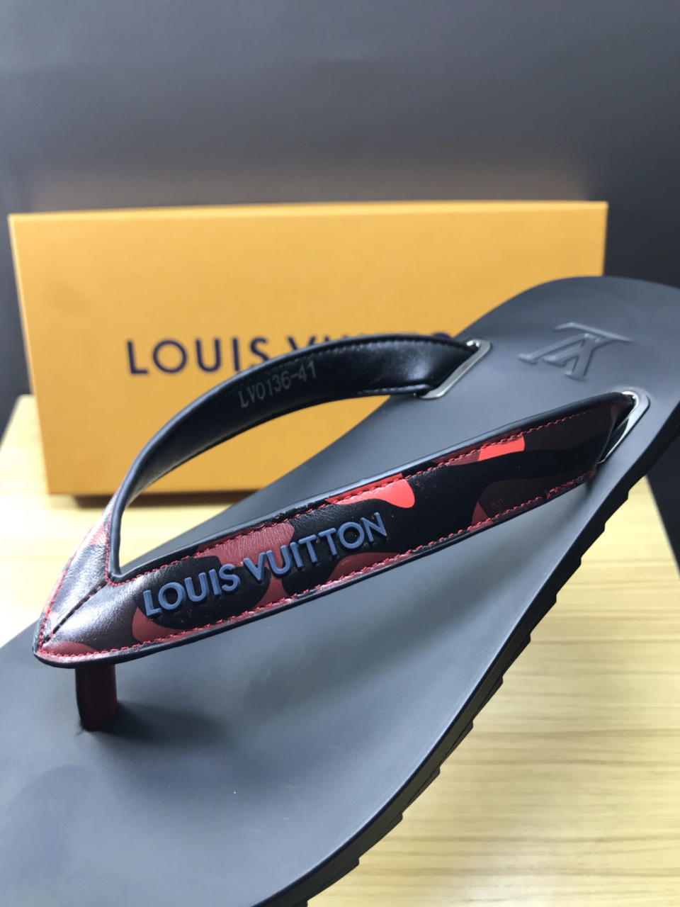 High Quality lv molitor red rubber thong slide sandal GO_LV002