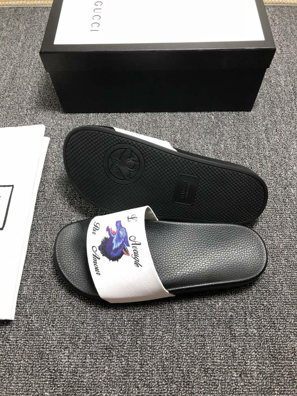 High Quality Gucci slide sandal With white rubber and Wolf Design GO_GC041
