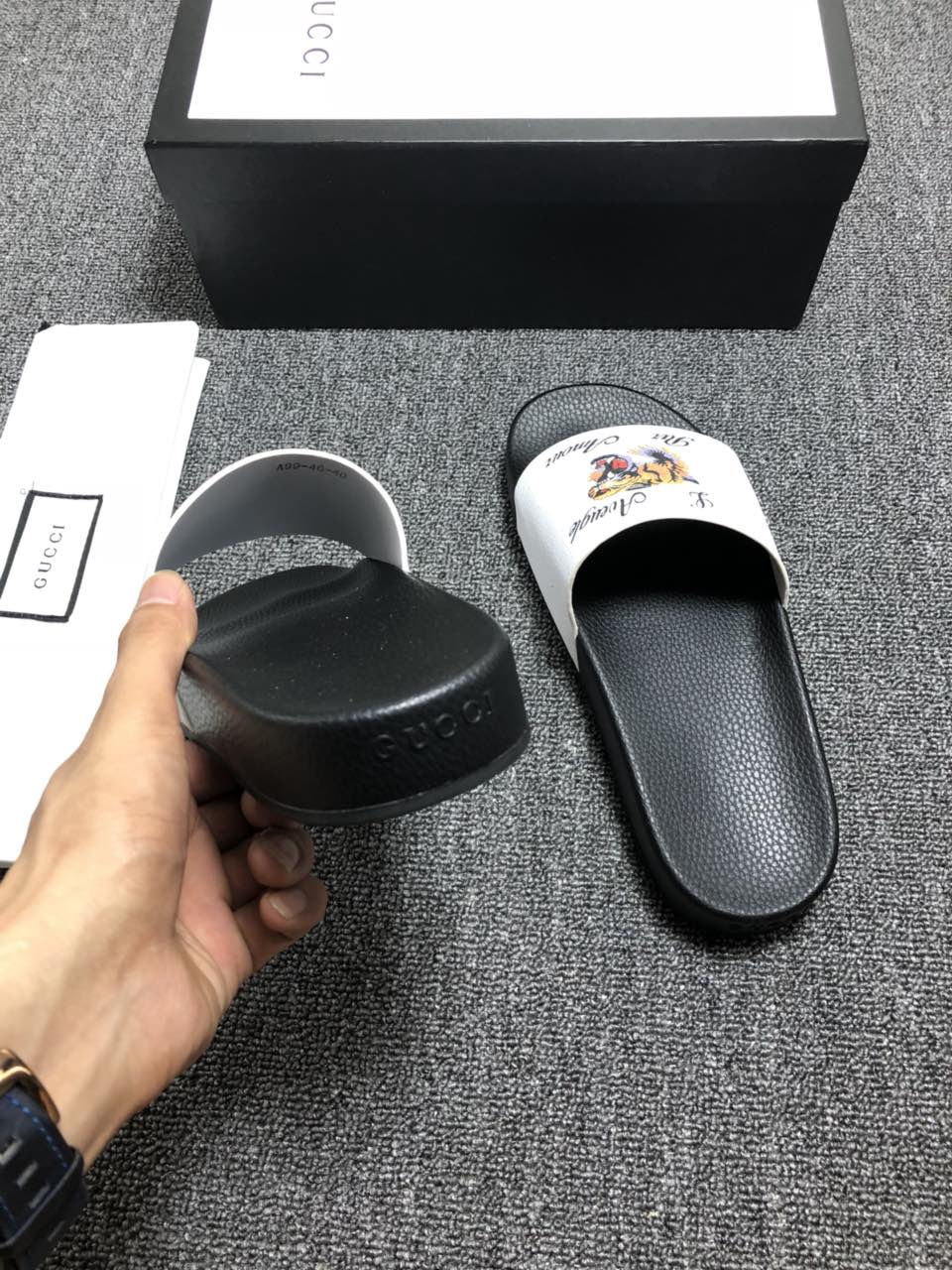 High Quality Gucci slide sandal With White rubber and tiger design GO_GC042