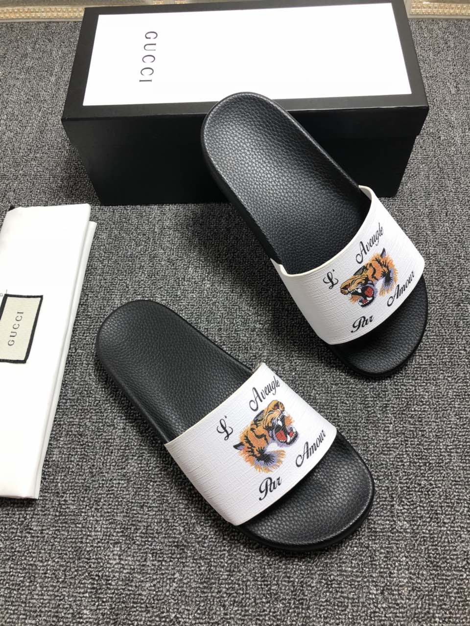 High Quality Gucci slide sandal With White rubber and tiger design GO_GC042