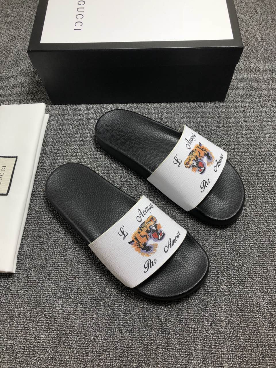 High Quality Gucci slide sandal With White rubber and tiger design GO_GC042